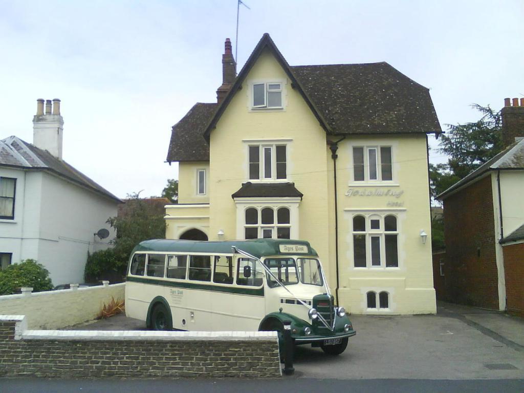 Godalming Hotel Guest House Exterior photo